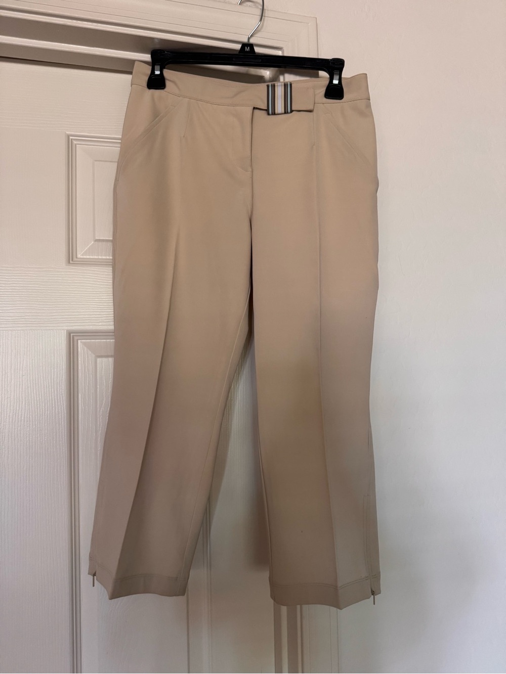 Nike Golf Drifit Ankle Pants. Side Zip Legs Beige Size 2 or XS